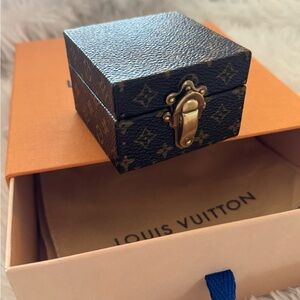 Collectors Item 🐻 Vintage LV Mini Trunk